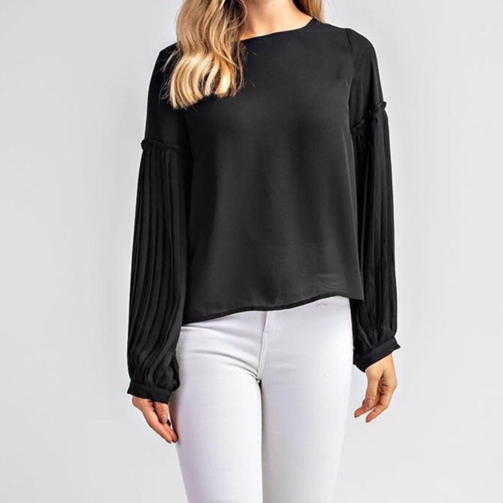 *NEW* BLACK SOLID PLEATED SLEEVE BLOUSE